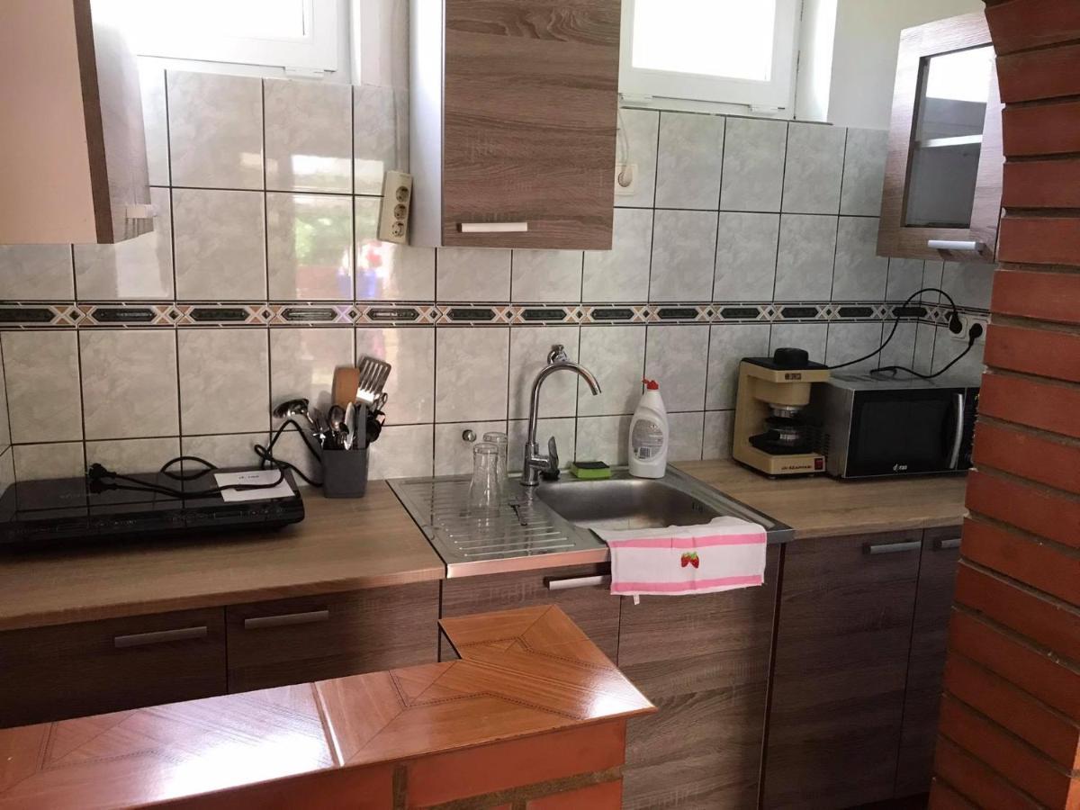 Tahiti Apartman Hajduszoboszlo Exterior foto