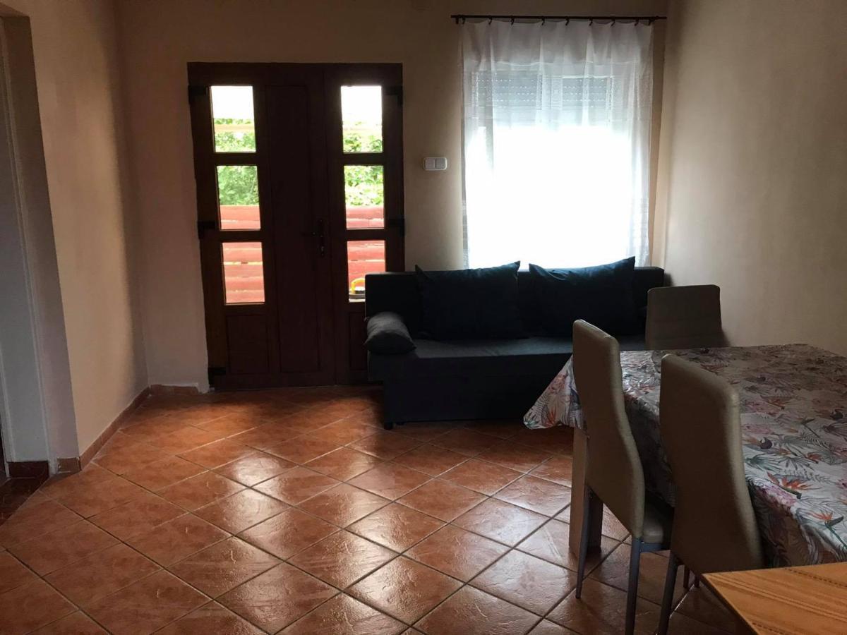 Tahiti Apartman Hajduszoboszlo Exterior foto