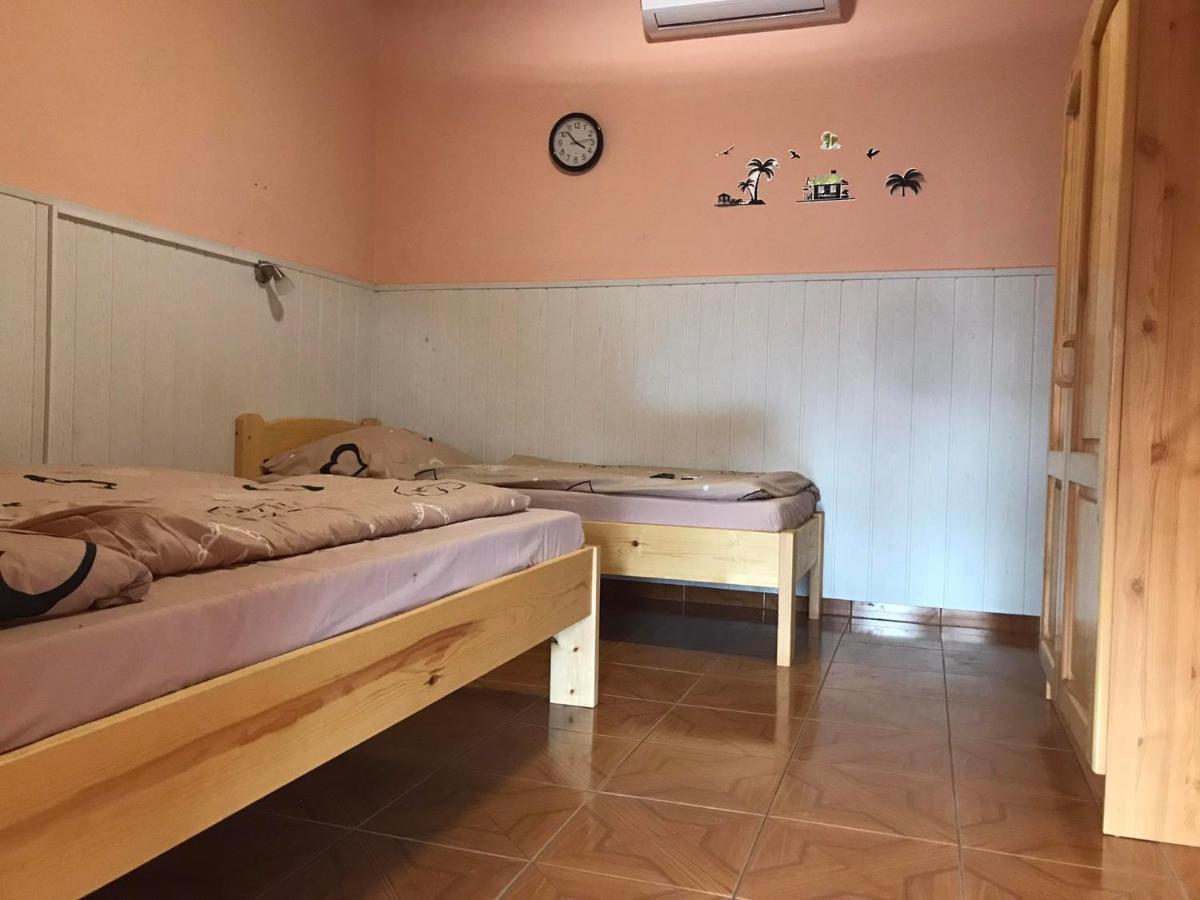 Tahiti Apartman Hajduszoboszlo Exterior foto